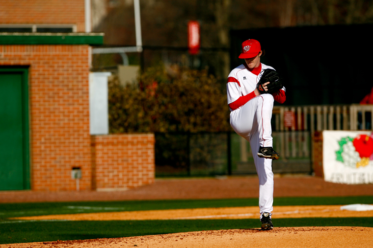 Sophomore+pitcher+Tanner+Perkins+pitches+against+Illinois+during+Friday%E2%80%99s+home+game.+Perkins+pitched+a+complete+game+in+WKU%E2%80%99s+3-1+win%2C+and+the+Toppers+went+on+to+take+two+of+the+series+three+games.