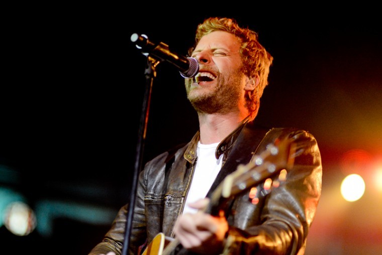 Dierks+Bentley+performs+Friday+night+at+the+Diddle+Arena.%0A