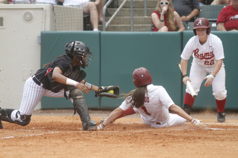 Senior+catcher+Karavin+Dew+attempts+to+tag+out+a+Alabama+runner+at+home+plate.+WKU+lost+7-6+against+Alabama+in+the+NCAA+Regional+Softball+Tournament+at+Rhoads+Stadium+in+Tuscaloosa%2C+Ala+on+Saturday+May+17%2C+2013.%0A