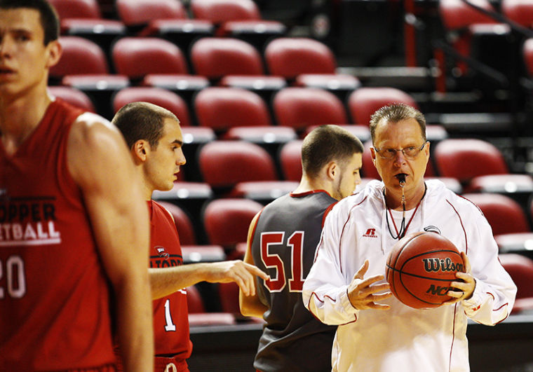 Head+coach+Ray+Harper+during+the+WKU+mens+basketball+team+practice+Tuesday%2C+Oct.+29%2C+2013%2C+at+E.A.+Diddle+Arena+in+Bowling+Green%2C+Ky.