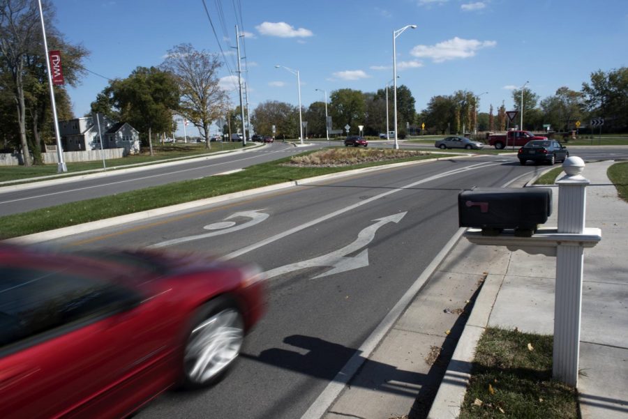 Bowling Greens only roundabout directs traffic at the intersection of University Boulevard, Nashville Road and Loving Way on Wednesday. Andrew Livesay/HERALD