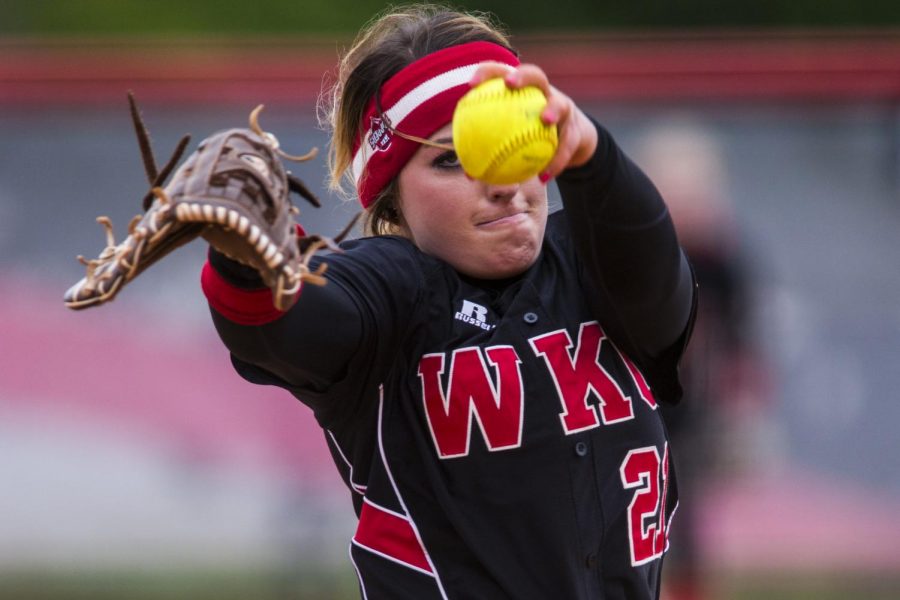 Pitcher+Hannah+Parker+pitches+during+the+Lady+Toppers+5-4+win+over+Middle+Tennessee+on+Sunday+April+10%2C+2016+at+WKU+Softball+Complex+in+Bowling+Green%2C+Ky.+Parker+faced+33+batters+and+had+5+strikeouts.+Shaban+Athuman%2FHERALD