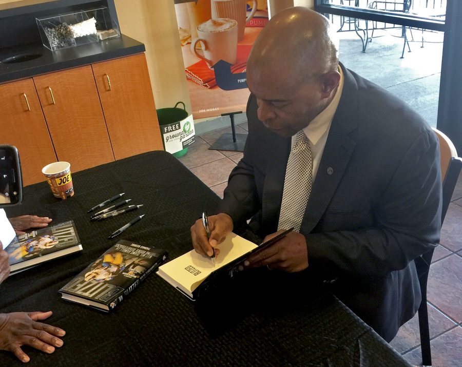 Former+WKU+and+Herald+alum+Thomas+Georges+new+book+Blitzed+delves+into+how+and+why+NFL+teams+take+chances+on+franchise+rookie+quarterbacks.+George+held+a+book+signing+in+his+hometown+of+Paducah+on+Saturday%2C+Sept.+9.