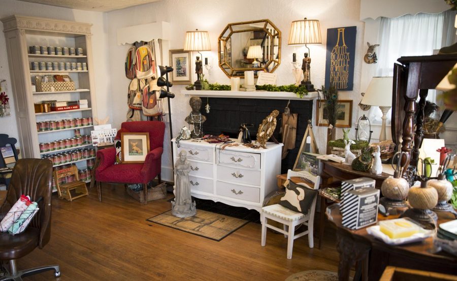 Margaret+Baker+and+Mary+Dale+Reynolds%2C+Bowling+Green+residents%2C+co-own+the+Resurrection+Shop+on+Nutwood+Street+in+Bowling+Green%2C+Ky.+The+Resurrection+Shop+features+antique+pieces+as+well+as+art+from+local+artists%2C+and+offers+arts+and+crafts+classes.