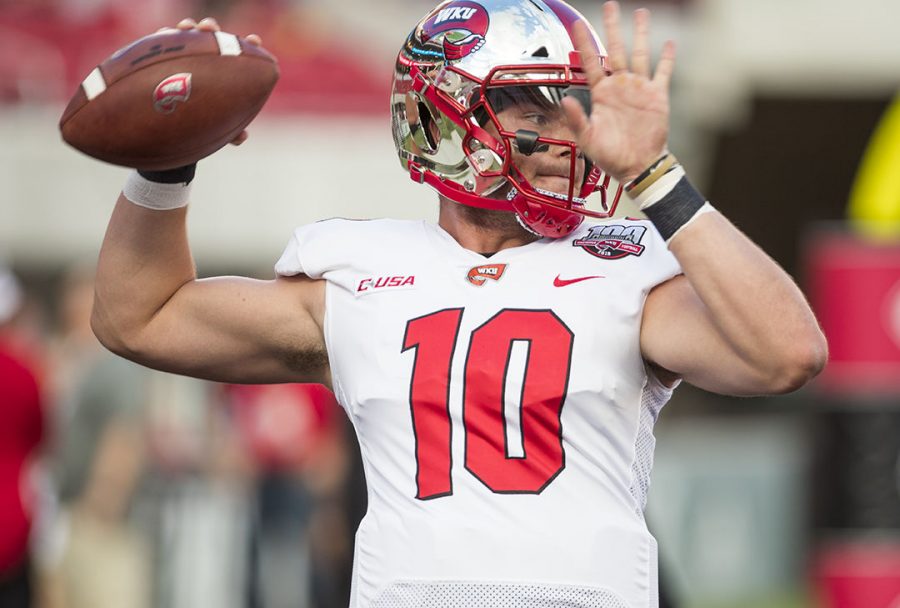 Redshirt+sophomore+Steven+Duncan+throws+a+pass+during+Saturdays+game+against+Louisville.+The+Hilltoppers+fell+20-17.%C2%A0