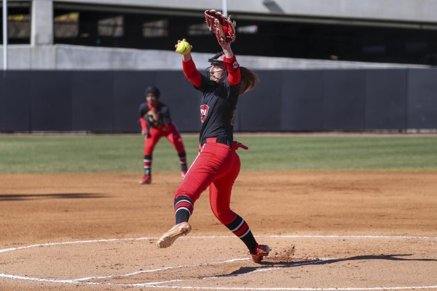 Kelsey+Aikey+pitching+against+Illinois+State+on+February+29%2C+2020+at+the+WKU+Softball+Complex.