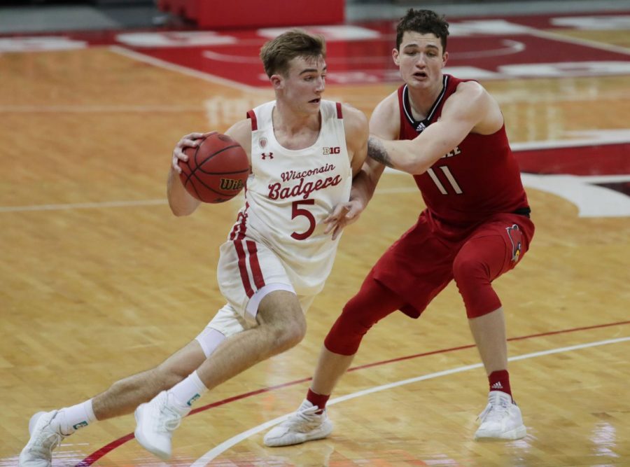 Badgers fans take to Twitter to weigh in on Wisconsins rout of Louisville Cardinals