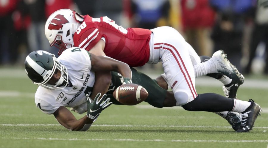 Wisconsin Badgers linebacker Mike Maskalunas (58) breaks up a pass intended for Michigan States C.J. Hayes in 2019. 