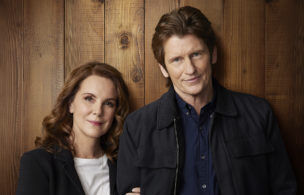THE+MOODYS%3A+L-R%3A+Elizabeth+Perkins+and+Denis+Leary+in+season+two+of+THE+MOODYS+premiering+with+two+back-to-back+episodes+Thursday%2C+April+1+%289%3A00-9%3A30+PM+ET%2FPT+and+9%3A30-10%3A00+PM+ET%2FPT%29+on+FOX.+%C2%A92021+FOX+MEDIA+LLC.+Cr.+Cr%3A+Kharen+Hill%2FFOX.