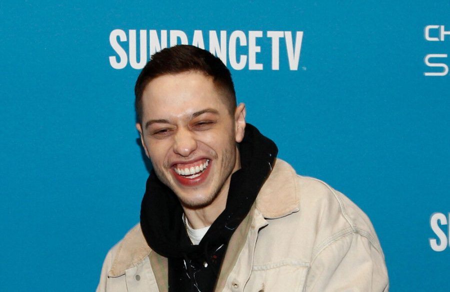 Pete Davidson and Phoebe Dynevor take things slow