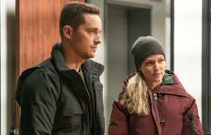 CHICAGO P.D. -- Equal Justice Episode 806 -- Pictured: (l-r) Jesse Lee Soffer as Jay Halstead, Tracy Spiridakos as Hailey Upton -- (Photo by: Matt Dinerstein/NBC)