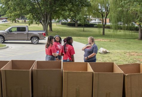 WKU community advisor Brianna Wright, and resident advisors Victoria Branch, Calysta Fuller and Syrenity Smith set up boxes to aid freshman moving into Pearce Ford Tower. 