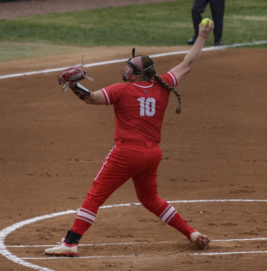 Hilltopper+Softball%E2%80%99s+pitcher+Shelby+Nunn+%2810%29+takes+her+shot+at+striking+out+the+batter+for+the+Arkansas+Razorbacks%2C+during+their+matchup+with+the+Razorbacks+on+March+21st+at+the+WKU+Softball+Complex.