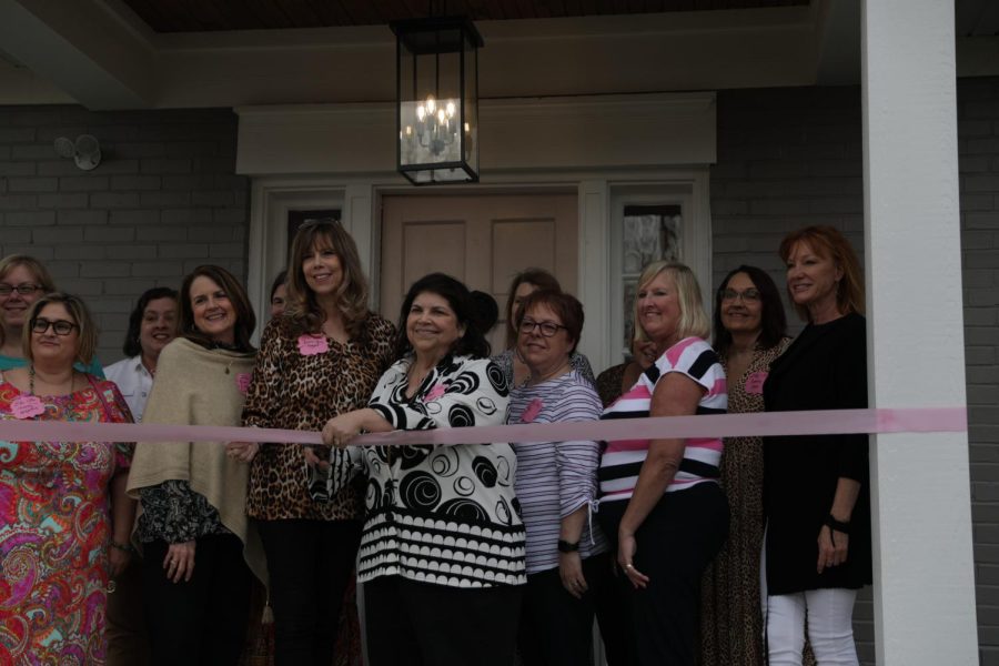 The Delta Tau Chapter of Phi Mu at WKU hosted a ribbon cutting and alumna event on Saturday, March 5th in honor of their newly renovated house and Founder’s Day. Margo Grace, Phi Mu alumna, helped with the renovations of the house. 