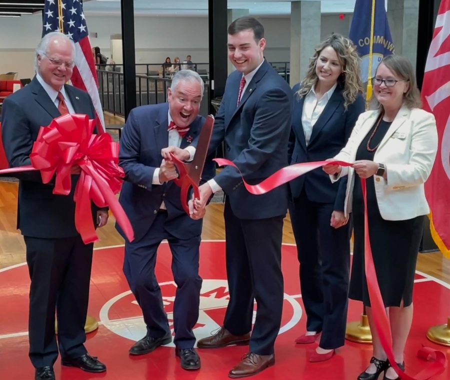 WKU+President+Timothy+Caboni+and+Student+Government+Association+President+Cole+Bornefeld+cut+the+ribbon+to+celebrate+the+dedication+of+the+Commons+at+Helm+Library+on+Aug.+31%2C+2022.