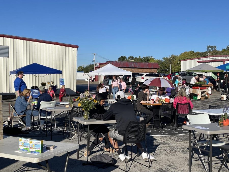 The “Night Y’all” Community Farmers Market is a free event hosted annually to celebrate local farmers, musicians and artists. This year’s night market took place on Sept. 29 from 4-8 p.m. at Community Market on Nashville Road.
