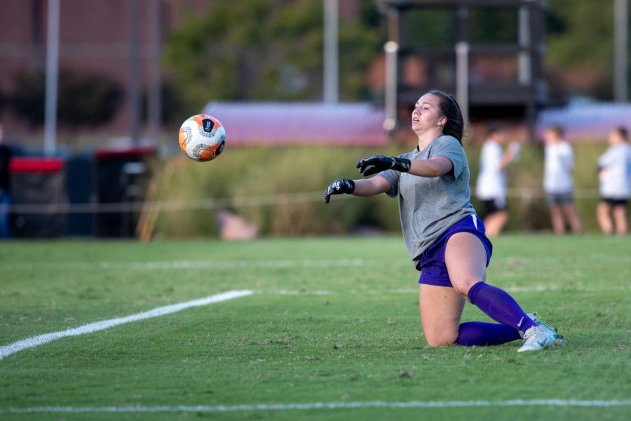 WKU+goalkeeper%2C+Maddie+Davis+warms+up+before+Thursday%E2%80%99s+game+against+the+University+of+Texas+at+El+Paso+on+Sept.+22%2C+2022.++The+Hilltoppers+defeated+the+Miners+in+a+1-0+victory.++
