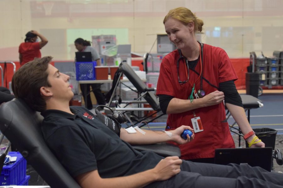 Phlebotomist+Nicole+Kogowski+instructs+WKU+student+Cole+Rigsby+on+using+the+pumping+ball+every+few+minutes+while+having+his+blood+drawn+during+the+WKU+vs+MTSU+Blood+Battle+blood+drive+in+the+Preston+Center+on+WKU+Campus+in+Bowling+Green%2C+Ky.+on+Tuesday%2C+Sept.+27%2C+2022.