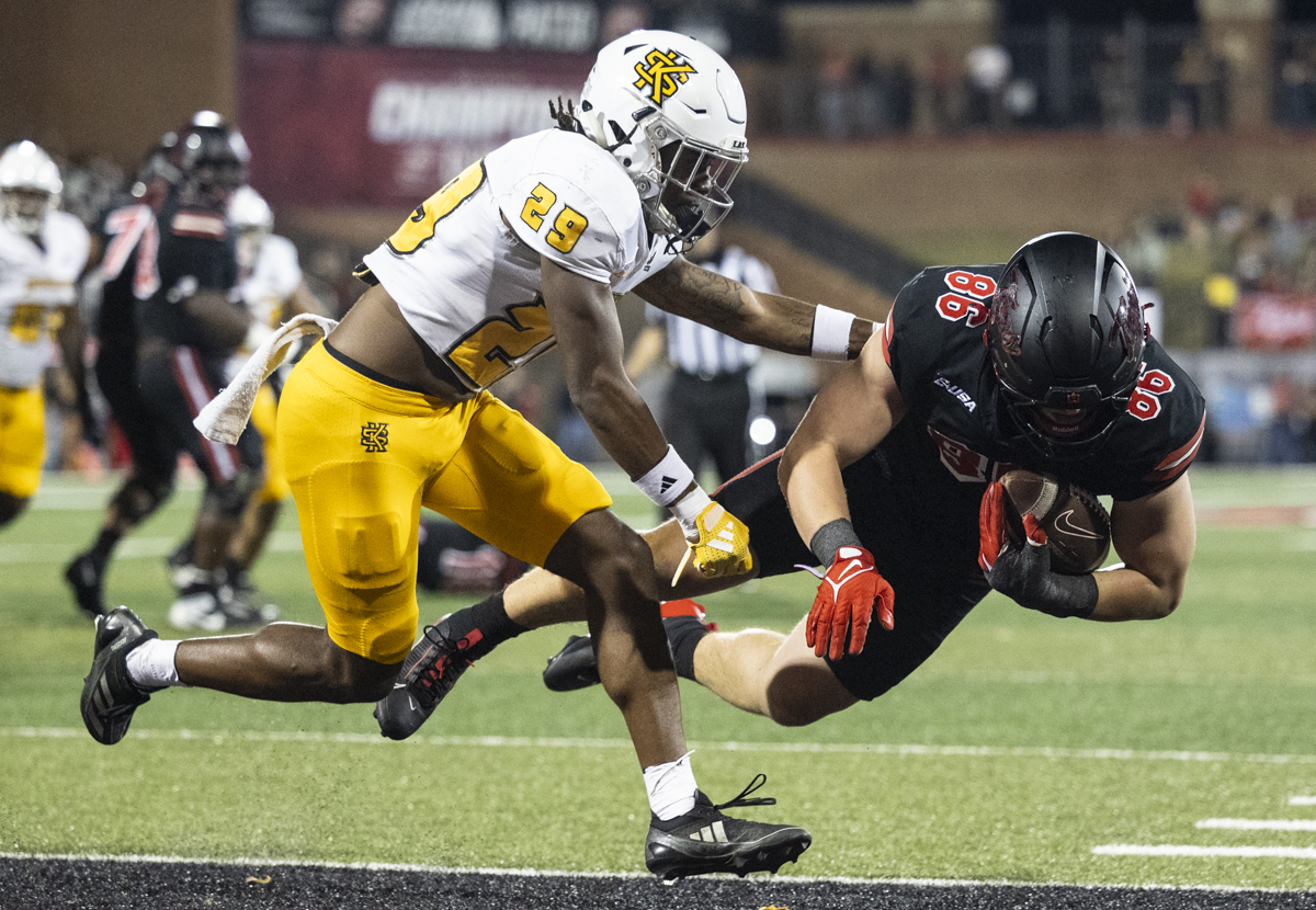 Western Kentucky Hilltoppers tight end Trevor Borland (86) scores a touchdown during a game against Kennesaw State University at L.T. Smith Stadium on Wednesday, Oct. 30, 2024.