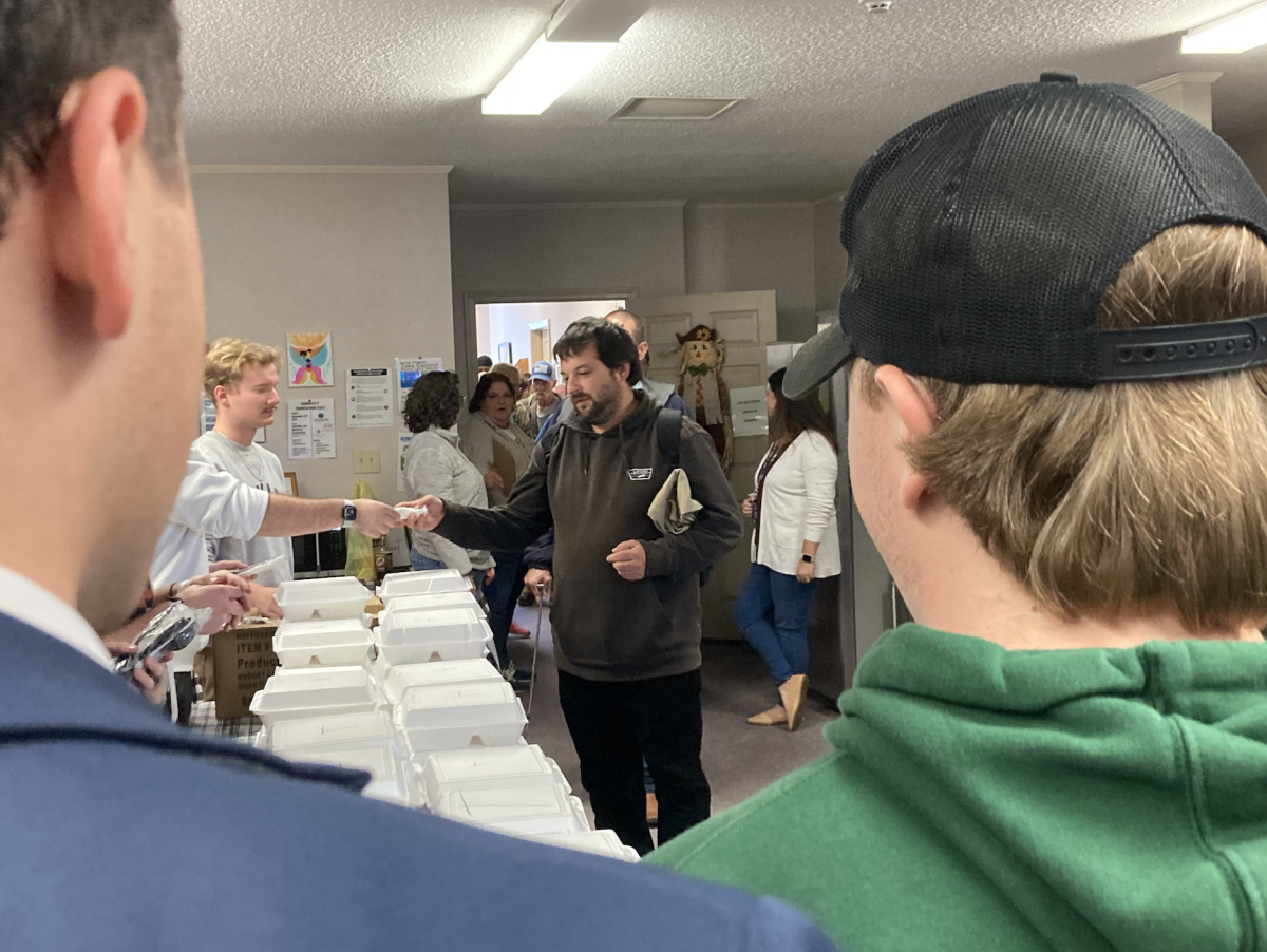 LifeSkills, Sigma Nu fraternity and Baptist Campus Ministry hosted a free Thanksgiving meal for Bowling Green individuals in need on Wednesday.